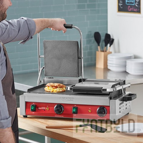 Avantco PG400S Commercial Dual Panini Sandwich Grill with Smooth Plates and 19 5/8