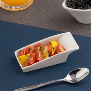 Ariane Miniature 0.67 oz. Ivory Rectangular Slanted Porcelain Bowl - 18/Case Ariane Miniature 0.67 oz. Ivory Rectangular Slanted Porcelain Bowl - 18/Case