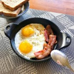 Lodge HMSRD 14 oz. Pre-Seasoned Heat-Treated Mini Cast Iron Round Casserole Dish Lodge HMSRD 14 oz. Pre-Seasoned Heat-Treated Mini Cast Iron Round Casserole Dish