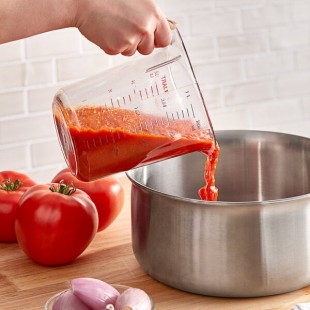 Choice 1 Qt. (4 Cups) Clear Plastic Measuring Cup with Graduations Choice 1 Qt. (4 Cups) Clear Plastic Measuring Cup with Graduations