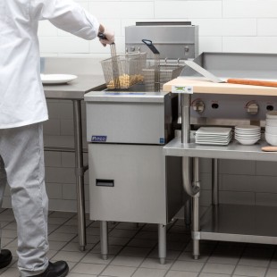 Pitco® SG14RS Solstice Natural Gas 40-50 lb. Floor Fryer - 122,000 BTU