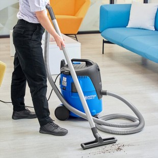 Nilfisk AERO 21-01 PC 5 Gallon Polyethylene Wet / Dry Vacuum with Tool Kit - 120V