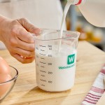 WebstaurantStore 1 Pint (2 Cups) Clear Plastic Measuring Cup