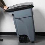 Rubbermaid® 1971941 32 Gallon Gray Wheeled Rectangular Trash Can with Lid Rubbermaid® 1971941 32 Gallon Gray Wheeled Rectangular Trash Can with Lid