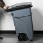 Rubbermaid® 1971941 32 Gallon Gray Wheeled Rectangular Trash Can with Lid Rubbermaid® 1971941 32 Gallon Gray Wheeled Rectangular Trash Can with Lid