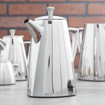Vollrath 46203 Triennium 74 oz. Mirror-Finished Stainless Steel Coffee Pot