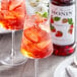 Monin Premium Strawberry Flavoring / Fruit Syrup 1 Liter - 4/Case Monin Premium Strawberry Flavoring / Fruit Syrup 1 Liter - 4/Case