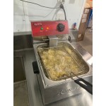 Avantco F100 10 lb. Electric Countertop Fryer - 120V, 1750W Avantco F100 10 lb. Electric Countertop Fryer - 120V, 1750W