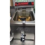 Avantco F100 10 lb. Electric Countertop Fryer - 120V, 1750W Avantco F100 10 lb. Electric Countertop Fryer - 120V, 1750W