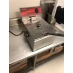 Avantco F100 10 lb. Electric Countertop Fryer - 120V, 1750W Avantco F100 10 lb. Electric Countertop Fryer - 120V, 1750W