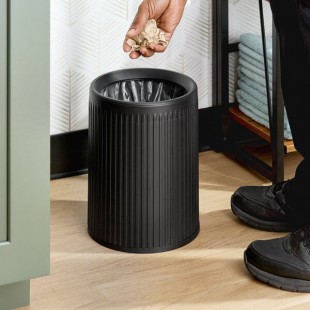 Lancaster Table & Seating 4 Gallon Black Polyethylene Round Decorative Wastebasket / Trash Can Lancaster Table & Seating 4 Gallon Black Polyethylene Round Decorative Wastebasket / Trash Can