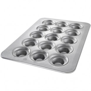 Chicago Metallic 45435 15 Cup 7.5 oz. Glazed Aluminized Steel Jumbo Crown Muffin Pan - 17 7/8