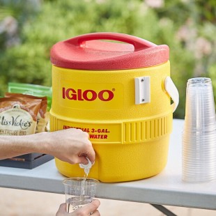 Igloo 431 3 Gallon Yellow Insulated Beverage Dispenser / Portable Water Cooler Igloo 431 3 Gallon Yellow Insulated Beverage Dispenser / Portable Water Cooler