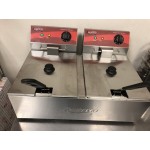 Avantco F202 30 lb. Dual Tank Medium-Duty Electric Countertop Fryer - 208-240V, 5400/7200W