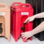 Cambro 250LCD158 Camtainer® 2.5 Gallon Hot Red Insulated Beverage Dispenser