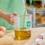 WebstaurantStore 2 Qt. (8 Cups) Clear Plastic Measuring Cup