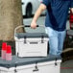 CaterGator CG20PA Panda 20 Qt. Rotomolded Outdoor Cooler / Ice Chest