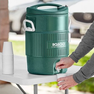 Igloo 5 Gallon Green Turf Series Insulated Beverage Dispenser / Portable Water Cooler 42051 Igloo 5 Gallon Green Turf Series Insulated Beverage Dispenser / Portable Water Cooler 42051