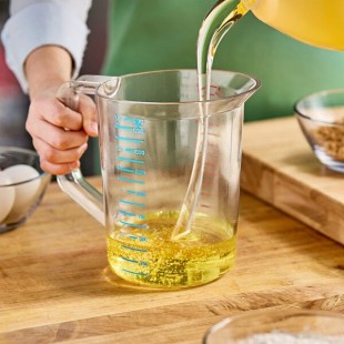 Rubbermaid® FG321700CLR Bouncer 2 Qt. Clear Polycarbonate Plastic Measuring Cup
