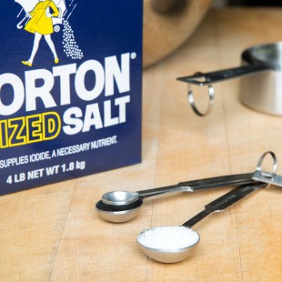 Morton 4 lb. Bulk Iodized Table Salt - 12/Case