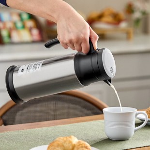 Zojirushi SH-MAE10 34 oz. Stainless Steel Insulated Creamer / Dairy Server