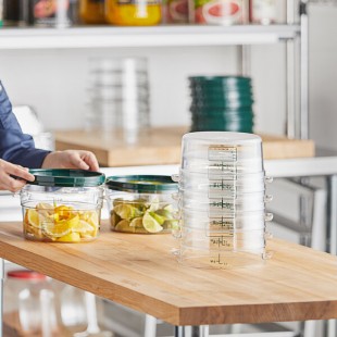 Vigor 2 Qt. Clear Round Polycarbonate Food Storage Container and Green Lid - 12/Pack Vigor 2 Qt. Clear Round Polycarbonate Food Storage Container and Green Lid - 12/Pack