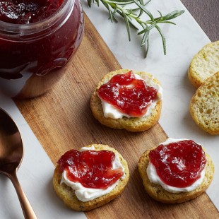 Dalmatia 8.5 oz. Organic Strawberry Spread - 12/Case Dalmatia 8.5 oz. Organic Strawberry Spread - 12/Case