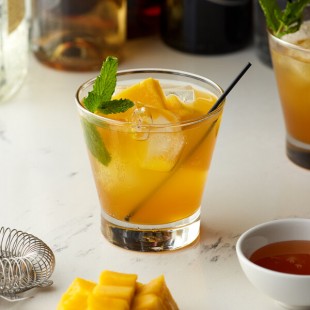 Monin Premium Honey Mango Flavoring Syrup 1 Liter - 4/Case
