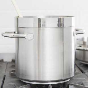 Vollrath 3101 Centurion 6.5 Qt. Induction Ready Stainless Steel Stock Pot Vollrath 3101 Centurion 6.5 Qt. Induction Ready Stainless Steel Stock Pot