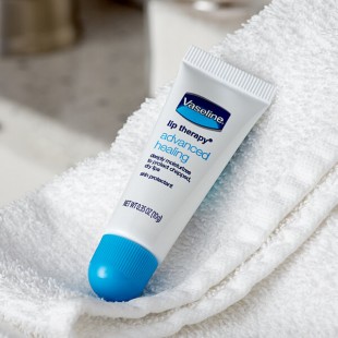 Vaseline 75000 0.35 oz. Advanced Healing Lip Therapy Lip Balm Tube - 72/Case Vaseline 75000 0.35 oz. Advanced Healing Lip Therapy Lip Balm Tube - 72/Case