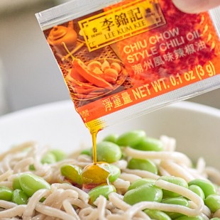 Lee Kum Kee Chiu Chow Style Chili Crisp Oil Packet 3 Gram - 600/Case Lee Kum Kee Chiu Chow Style Chili Crisp Oil Packet 3 Gram - 600/Case