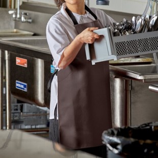 Intedge Brown 40 Mil Adjustable Vinyl Dishwasher Apron - 28 Intedge Brown 40 Mil Adjustable Vinyl Dishwasher Apron - 28