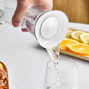Front of the House Drinkwise 38 oz. Self Pour / Close Carafe Lid Front of the House Drinkwise 38 oz. Self Pour / Close Carafe Lid