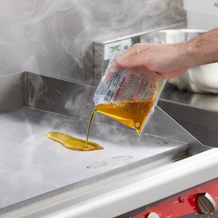 Noble QuikPacks Griddle Kleen 3 oz. Ready-to-Use Liquid Grill / Griddle Cleaner Packet - 40/Case Noble QuikPacks Griddle Kleen 3 oz. Ready-to-Use Liquid Grill / Griddle Cleaner Packet - 40/Case