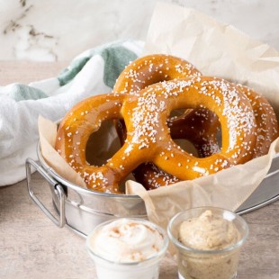 Morton 50 lb. White Pretzel M Salt Morton 50 lb. White Pretzel M Salt