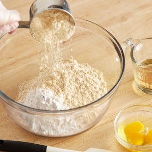 Bob's Red Mill Organic Whole Grain Corn Flour 25 lb. Bob's Red Mill Organic Whole Grain Corn Flour 25 lb.