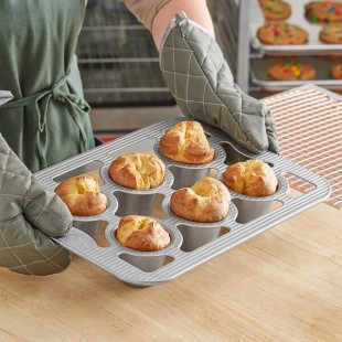 Chicago Metallic 6 Cup 5 oz. Non-Stick Aluminized Steel Popover Pan 26100 - 11 1/8 Chicago Metallic 6 Cup 5 oz. Non-Stick Aluminized Steel Popover Pan 26100 - 11 1/8