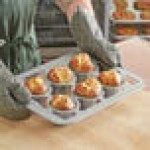 Chicago Metallic 6 Cup 5 oz. Non-Stick Aluminized Steel Popover Pan 26100 - 11 1/8