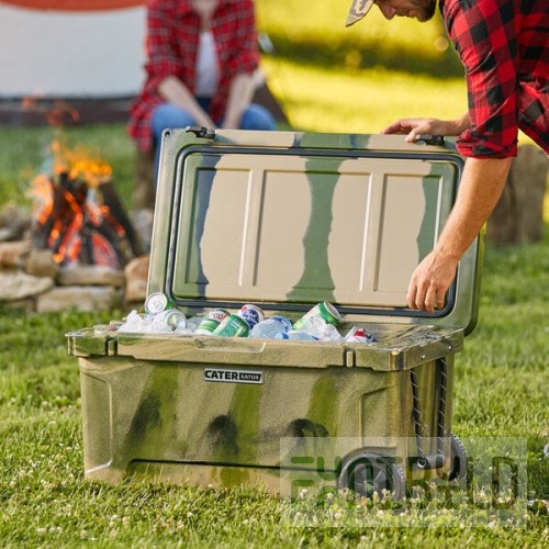 CaterGator CG65CAMOW Camouflage 65 Qt. Mobile Rotomolded Outdoor Cooler / Ice Chest