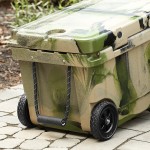 CaterGator CG65CAMOW Camouflage 65 Qt. Mobile Rotomolded Outdoor Cooler / Ice Chest