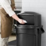 Rubbermaid® 2044152 BRUTE Black Round Dome Top for FG263200 Containers 32 Gallon
