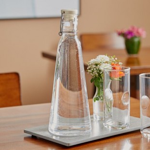 American Metalcraft WBC34 34 oz. Clear Acrylic Hinged Water Bottle American Metalcraft WBC34 34 oz. Clear Acrylic Hinged Water Bottle