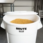Rubbermaid® BRUTE 55 Gallon / 880 Cup White Round Mobile Ingredient Storage Bin with Lid
