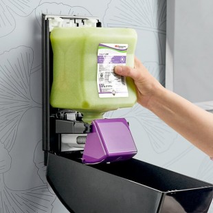 SC Johnson Professional® Solopol LIM2LT 2 Liter Lime Hand Soap Refill - 4/Case