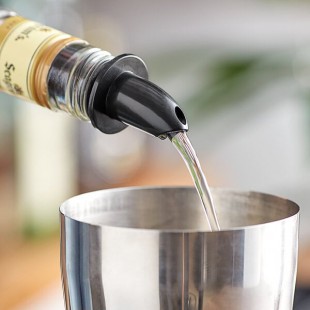 Choice Short Free Flow Black Liquor Pourer - 12/Pack
