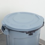 Rubbermaid® FG261960GRAY BRUTE 20 Gallon Gray Round Trash Can Lid