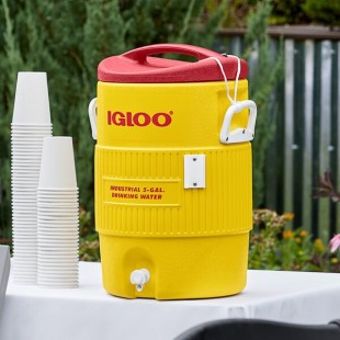 Igloo 451 5 Gallon Yellow Insulated Beverage Dispenser / Portable Water Cooler Igloo 451 5 Gallon Yellow Insulated Beverage Dispenser / Portable Water Cooler