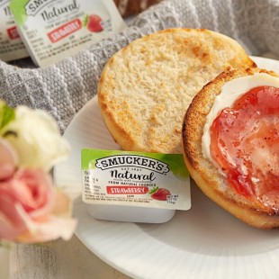 Smucker's Natural Strawberry Jam .5 oz. Portion Cup - 200/Case Smucker's Natural Strawberry Jam .5 oz. Portion Cup - 200/Case