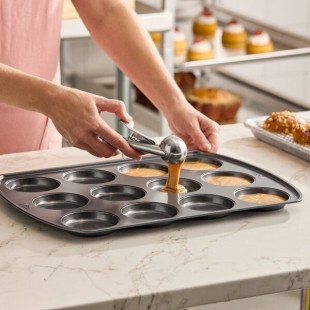 Wilton 191003017 Perfect Results Non-Stick 12 Mold Muffin Top / Slider Bun Pan - 11