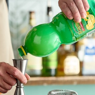 ReaLemon 48 fl. oz. 100% Lemon Juice - 8/Case ReaLemon 48 fl. oz. 100% Lemon Juice - 8/Case